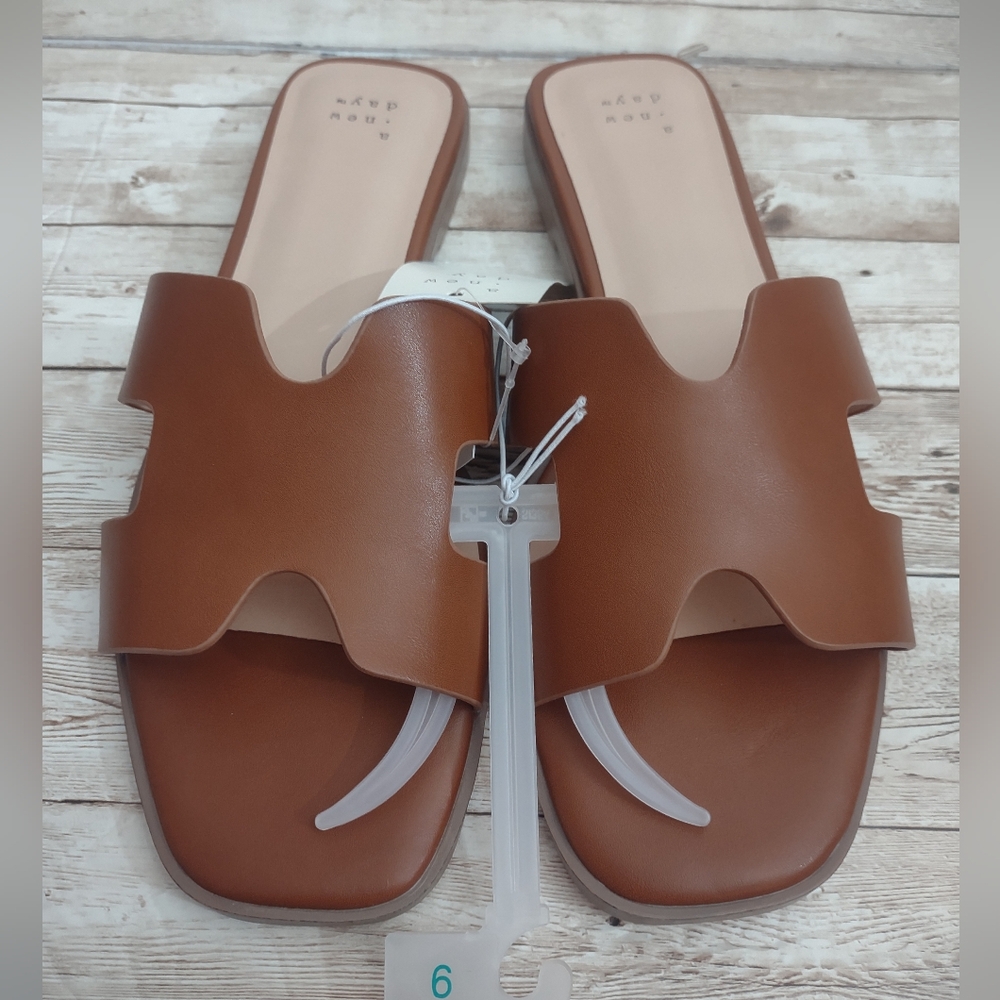 Women's Slide Sandal - Picture 3 of 4